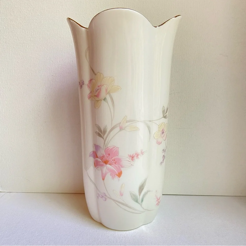 Japanese fine china tall floral vase with gold trim and scalloped rim oval shape